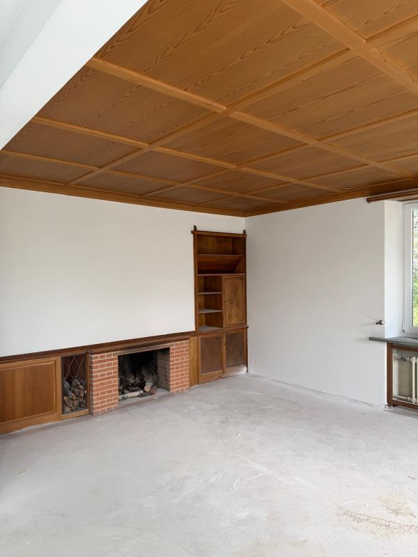 Kaminzimmer mit Holzdecke – Gipserarbeiten